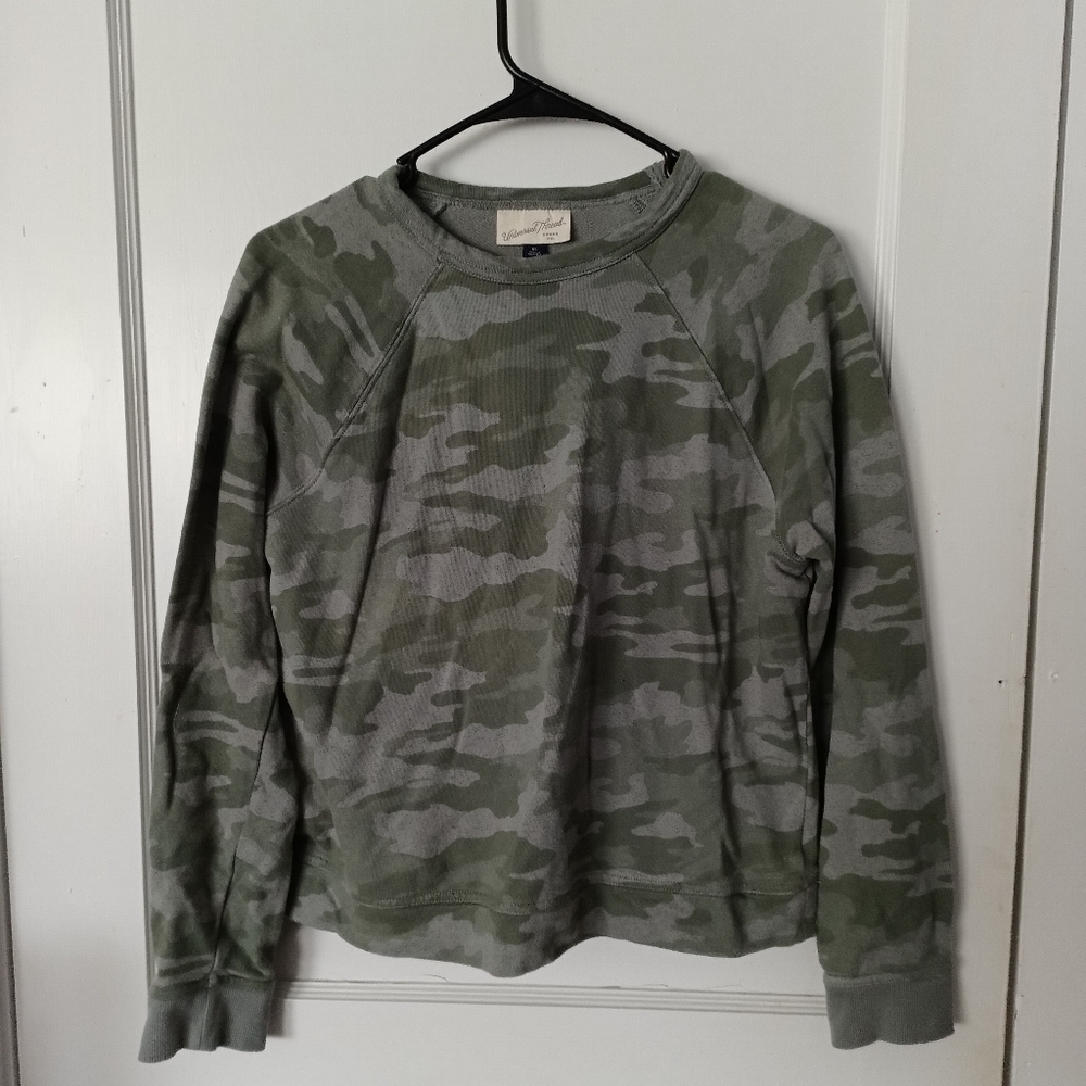 Universal Thread camo sweater top